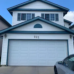 Homestay Small Private Basement With Own Bathroom And Share Laundry, Calgary