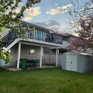 Homestay Citadel Hill Cr Community!, Calgary
