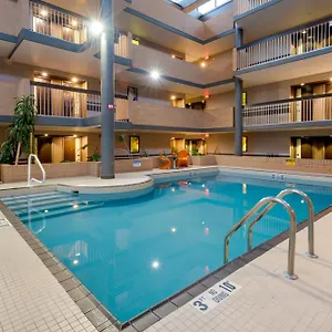Hotel Western Village Park, YYC